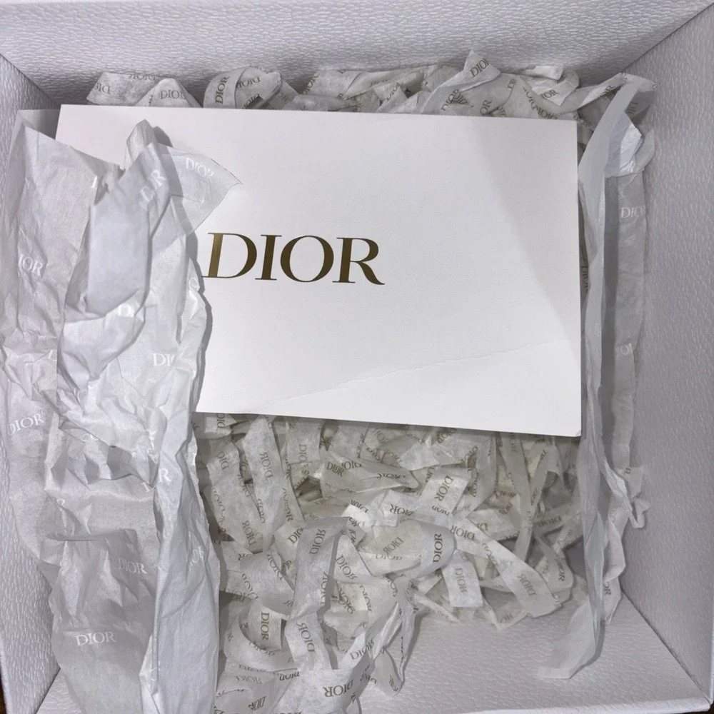 DIOR MEDIUM WHITE PEBBLE BOX 9